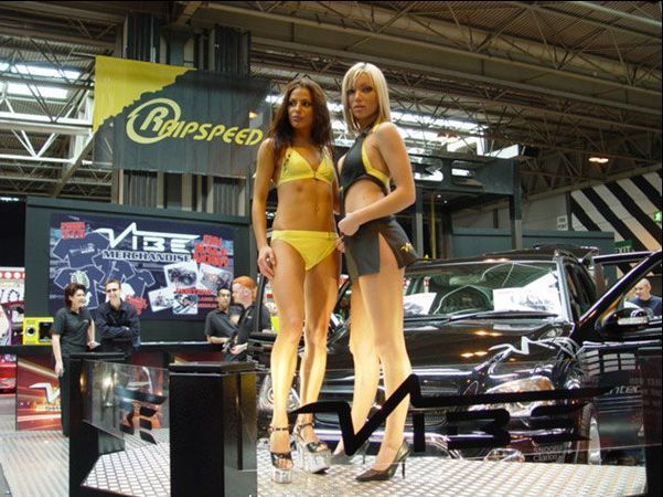 Pretty girls and exhibitions (99 pics)