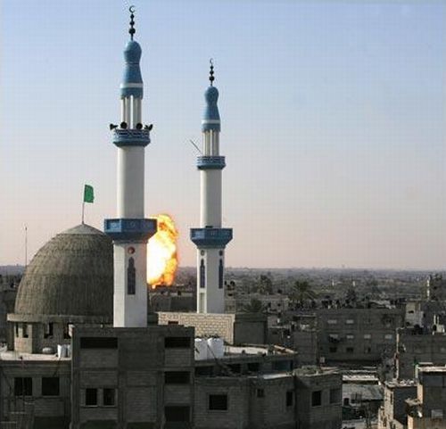 Bombs still fall on Gaza - 02