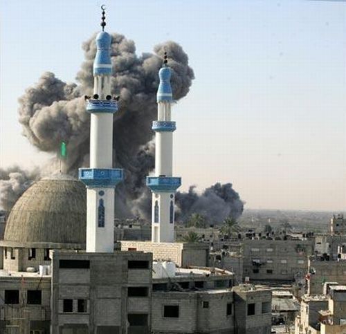 Bombs still fall on Gaza - 04