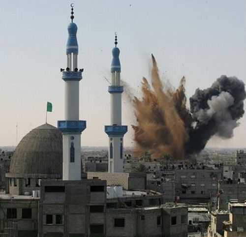 Bombs still fall on Gaza - 06