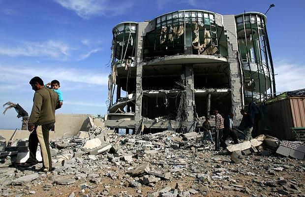 Bombs still fall on Gaza - 13