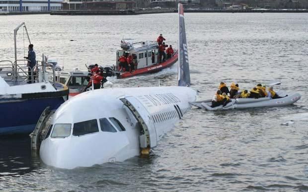 Plane Crash in New York - 09