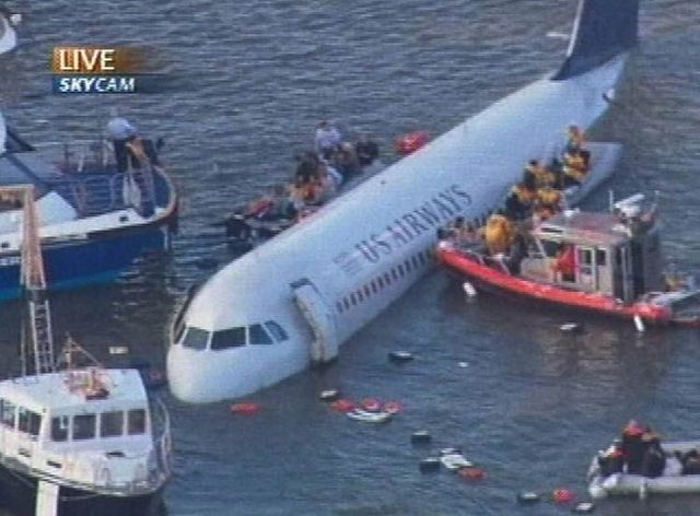 Plane Crash in New York - 19