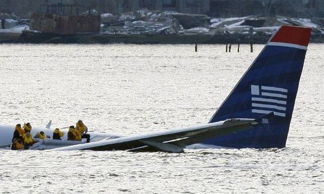 Plane Crash in New York - 29