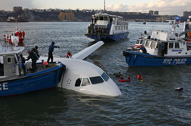 Plane Crash in New York - 33