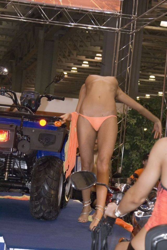 Girls at auto shows - 25