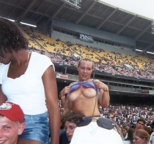 Topless girls on the concerts and festivals - 78