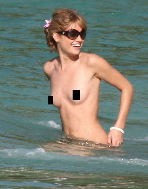 Julie Ordon topless on the beach (16 pics) NSFW Julie Ordon topless on the beach (16 pics) NSFW