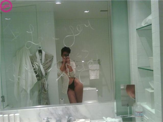 Rihanna nude self-shot photos - 04