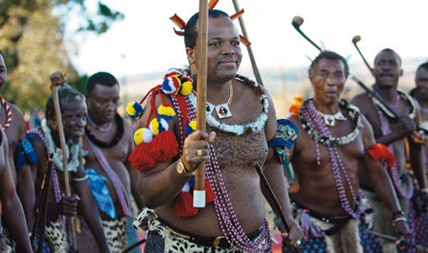 The King is seeking for a wife. 70,000 virgin maidens to dance for Swaziland’s King Mswati III - 01
