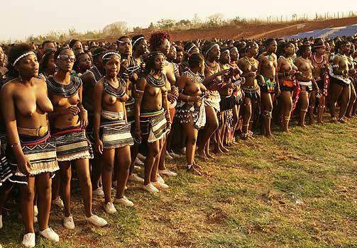 The King is seeking for a wife. 70,000 virgin maidens to dance for Swaziland’s King Mswati III - 02