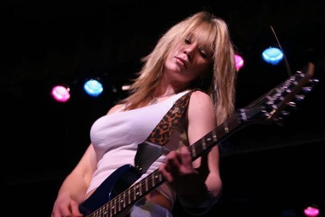 Sexy girls with guitars - 10