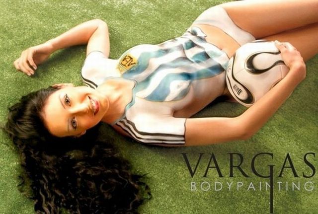 Sexy soccer bodypaint babes pictures - 31