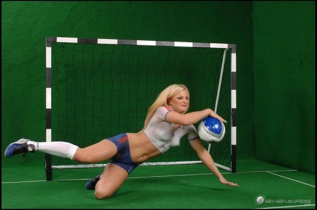 Sexy soccer bodypaint babes pictures - 53