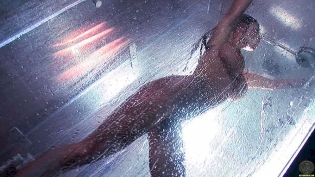 Veronica Zemanova takes a shower - Action style - 08