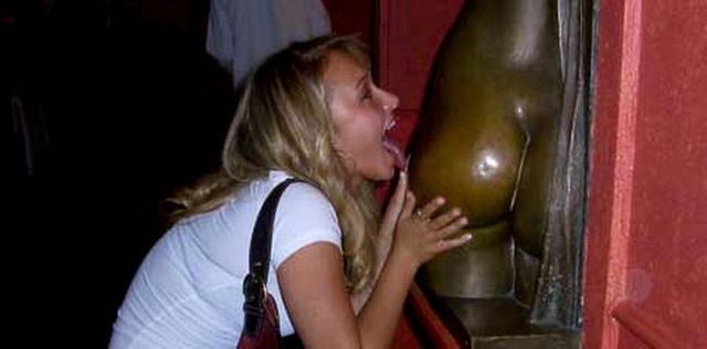 The most striking representatives of a new kind of perversion – statue groping - 100