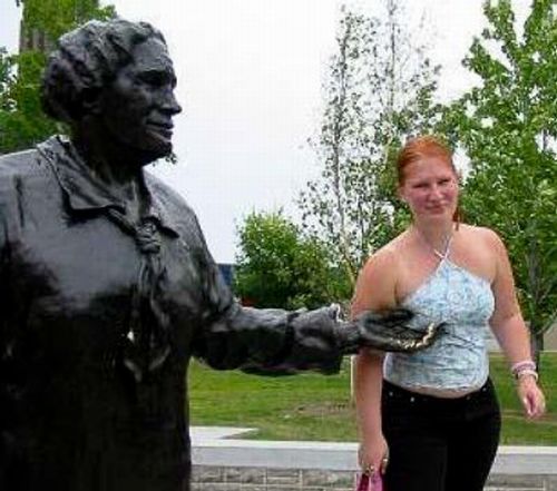 The most striking representatives of a new kind of perversion – statue groping - 11
