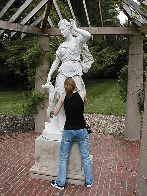 The most striking representatives of a new kind of perversion – statue groping - 17