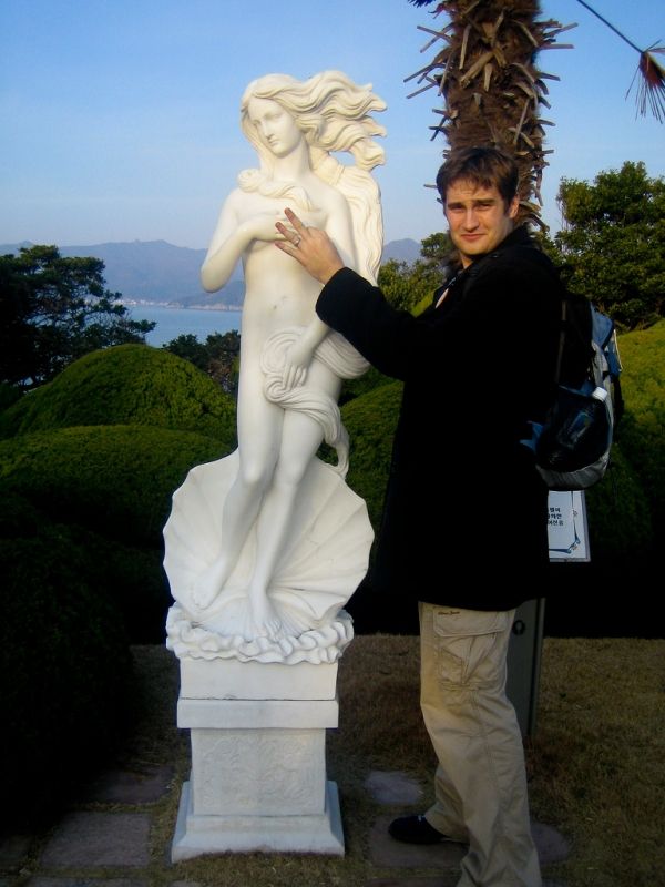 The most striking representatives of a new kind of perversion – statue groping - 48