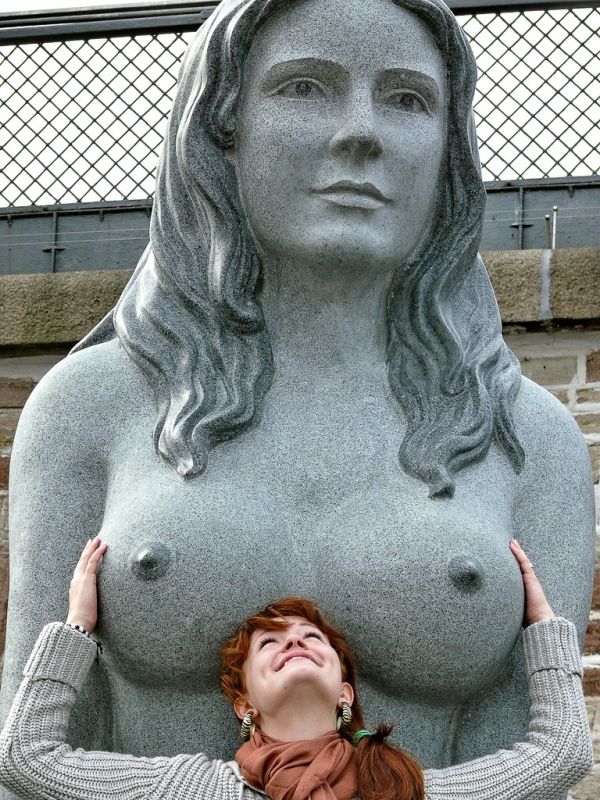 The most striking representatives of a new kind of perversion – statue groping - 72