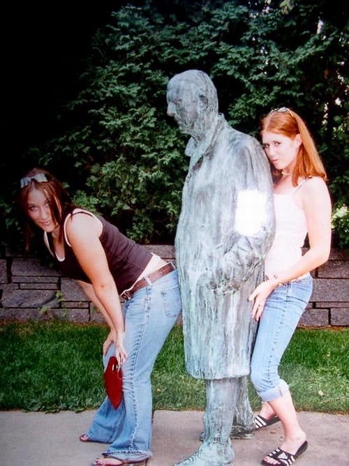 The most striking representatives of a new kind of perversion – statue groping - 81