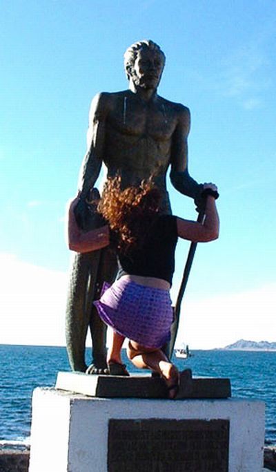 The most striking representatives of a new kind of perversion – statue groping - 98