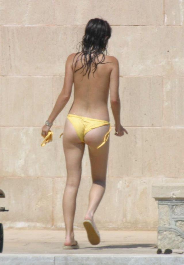 English actress Anna Friel topless on vacation - 11