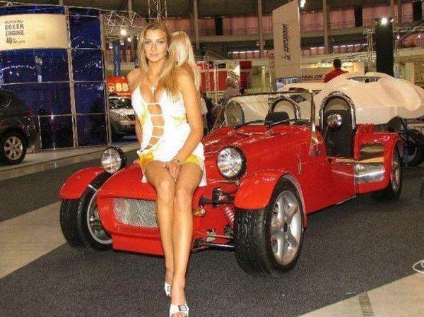 Going to the auto show, the blonde forgot to wear ... not only a bra! - 00