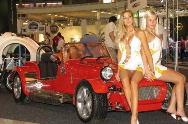 Going to the auto show, the blonde forgot to wear ... not only a bra! - 03