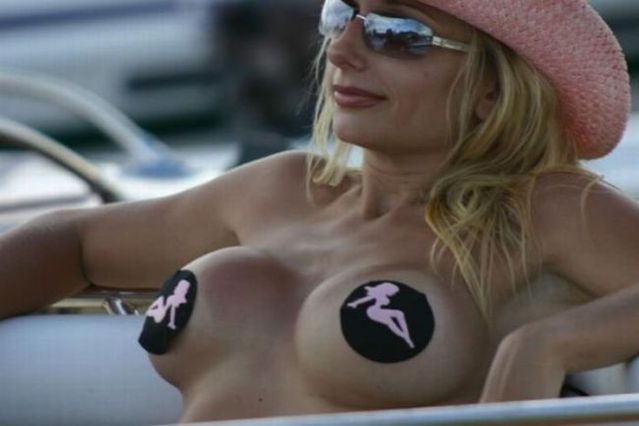 Stickers for boobs – this summer fashion trend - 11
