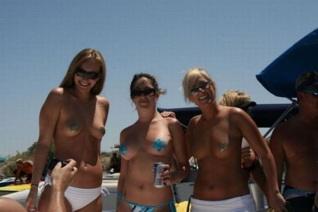 Stickers for boobs – this summer fashion trend - 28