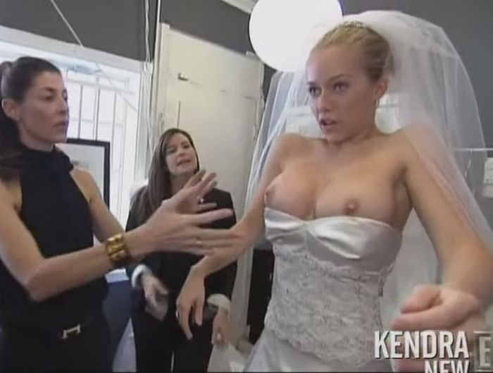 Want to see boobs of Kendra Wilkinson? Then hit the jump - 07
