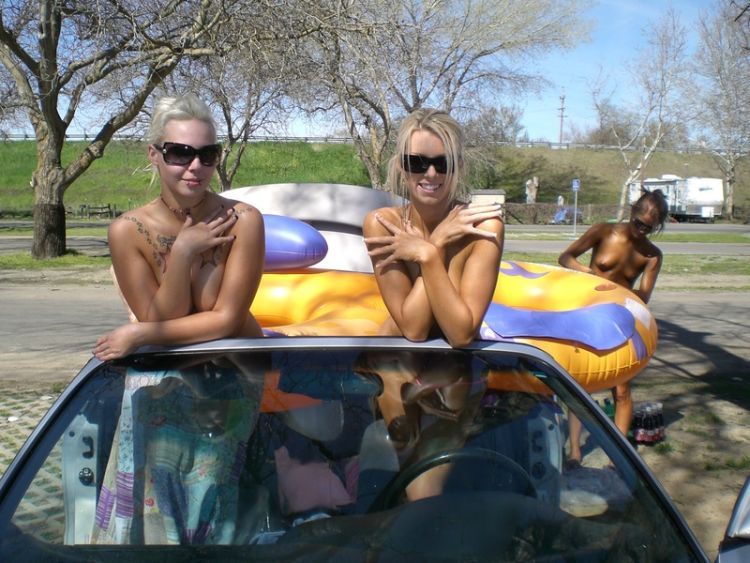 The girls made a great photo shoot besides a cabriolet - 13