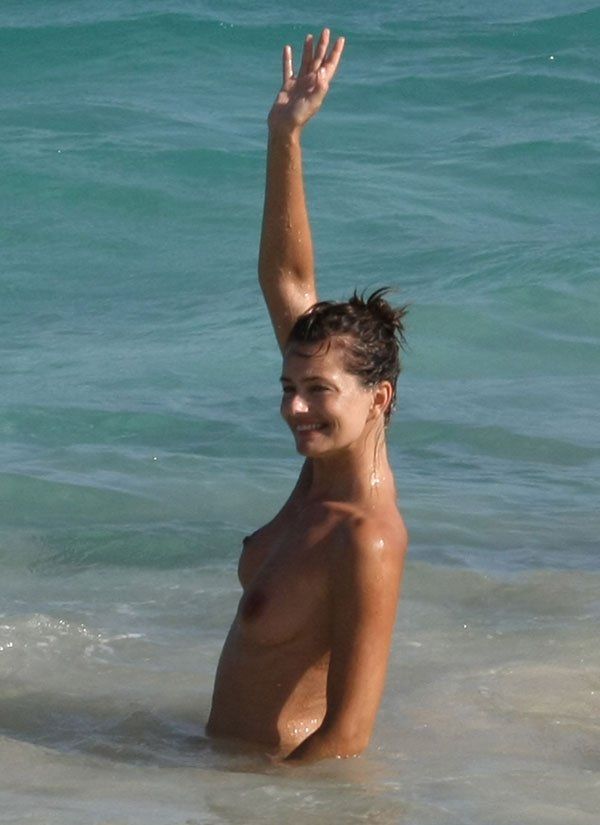 Time has no mercy even over the top models. Paulina Porizkova on the beach - 05