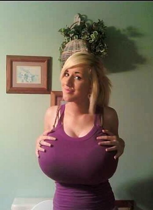Анни К. и ее мега огромная грудь (9 фото) .