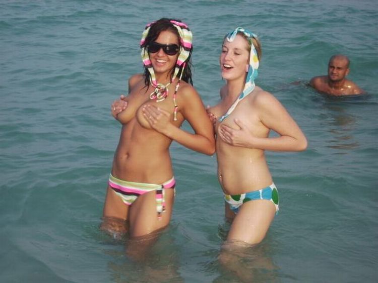 Girls like to be photographed topless on the beach - 47