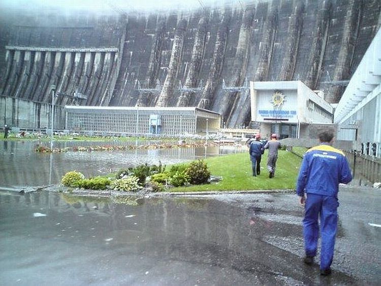 The accident at the Sayano–Shushenskaya hydroelectric power station. Scary - 21