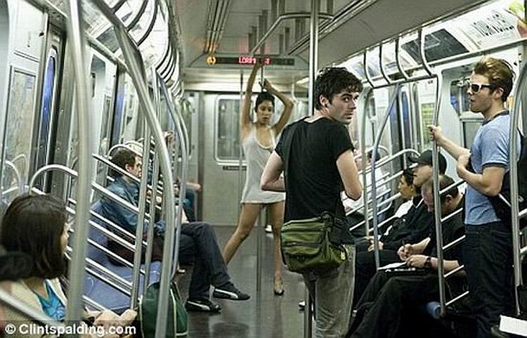 A small strip-tease in subway. You won’t certainly see this every day - 00