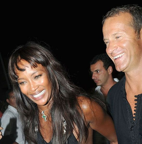 Naomi Campbell in Saint-Tropez. She forgot to put her panties on - 00
