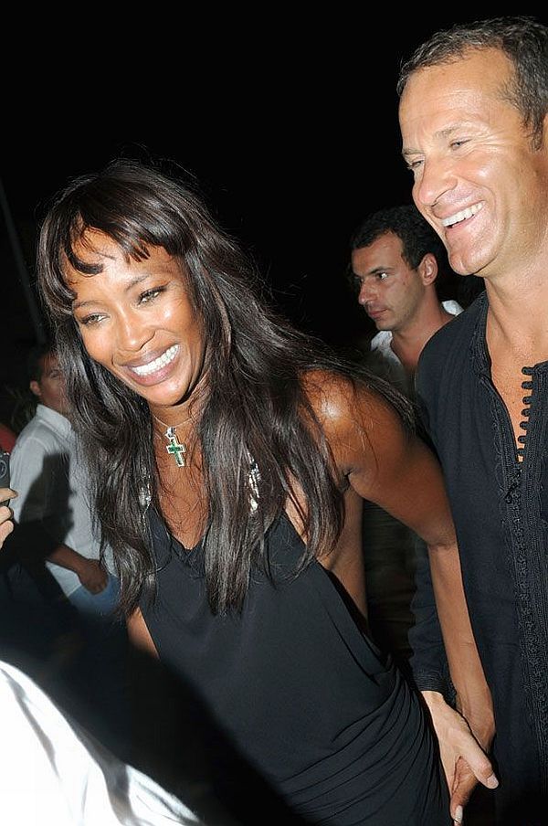 Naomi Campbell in Saint-Tropez. She forgot to put her panties on - 06