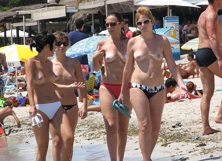 Large selection of topless girls and not only on the beaches - 144