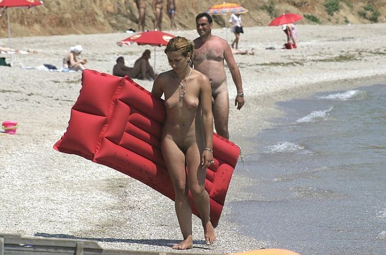 Large selection of topless girls and not only on the beaches - 70