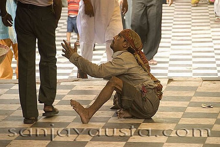 Beggars in India. Not for faint-hearted! - 04