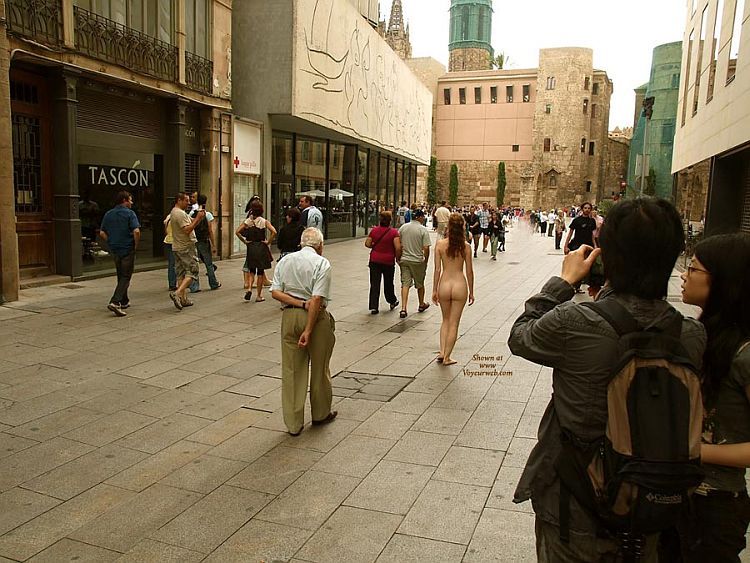 Walking naked on a busy street. Apparently, the girl has no complexes ;) - 00