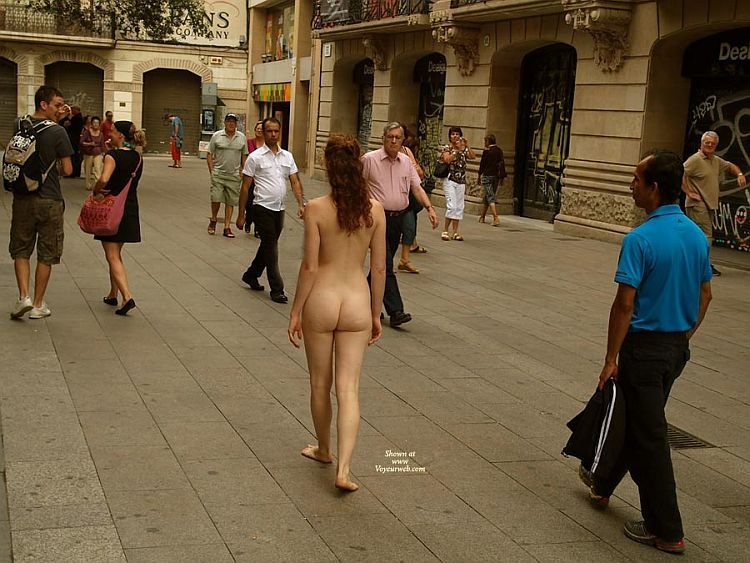 Walking naked on a busy street. Apparently, the girl has no complexes ;) - 01