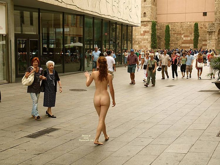 Walking naked on a busy street. Apparently, the girl has no complexes ;) - 07