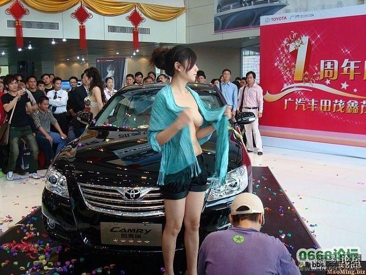 Body art at a Chinese auto show - 01