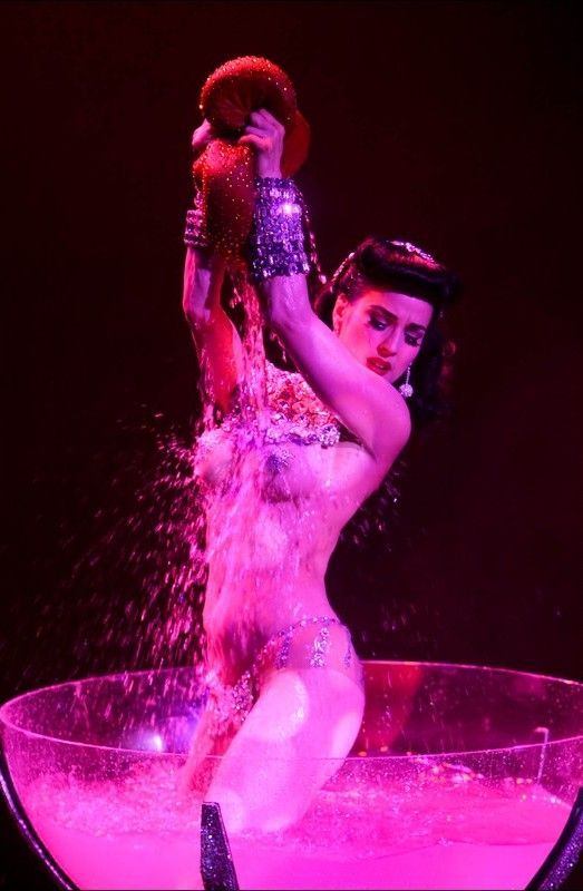 A great performance of Dita Van Teese - dance in a huge glass - 06