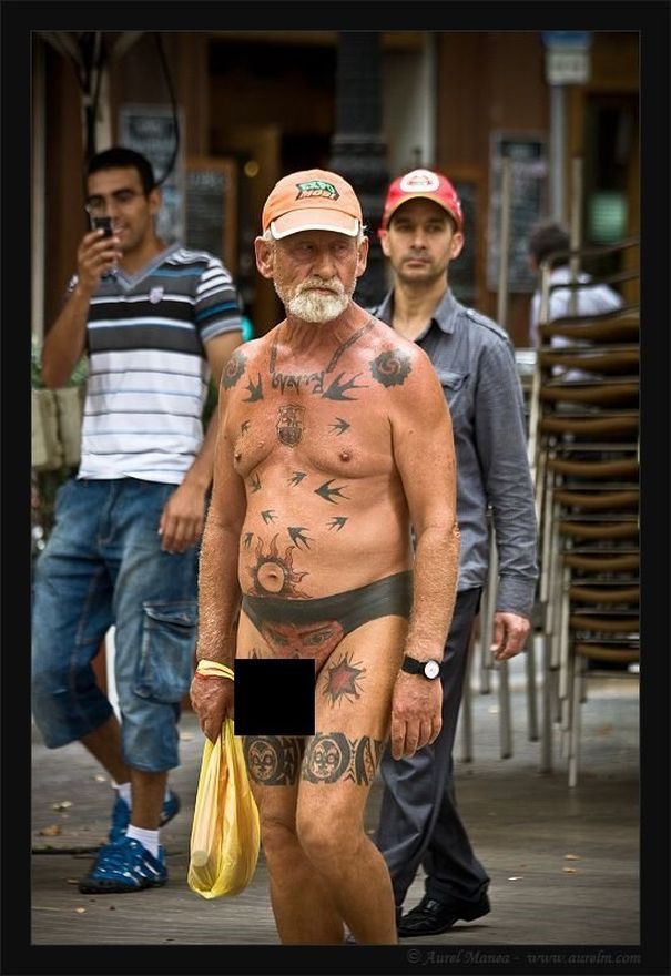 This interesting grandpa can be seen on the streets of Barcelona - 18