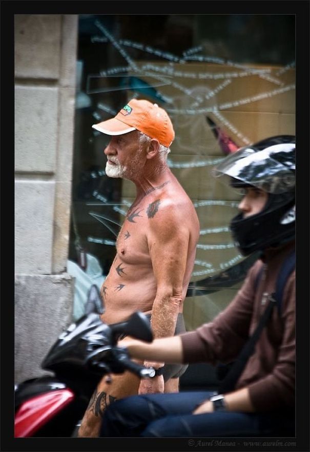 This interesting grandpa can be seen on the streets of Barcelona - 19